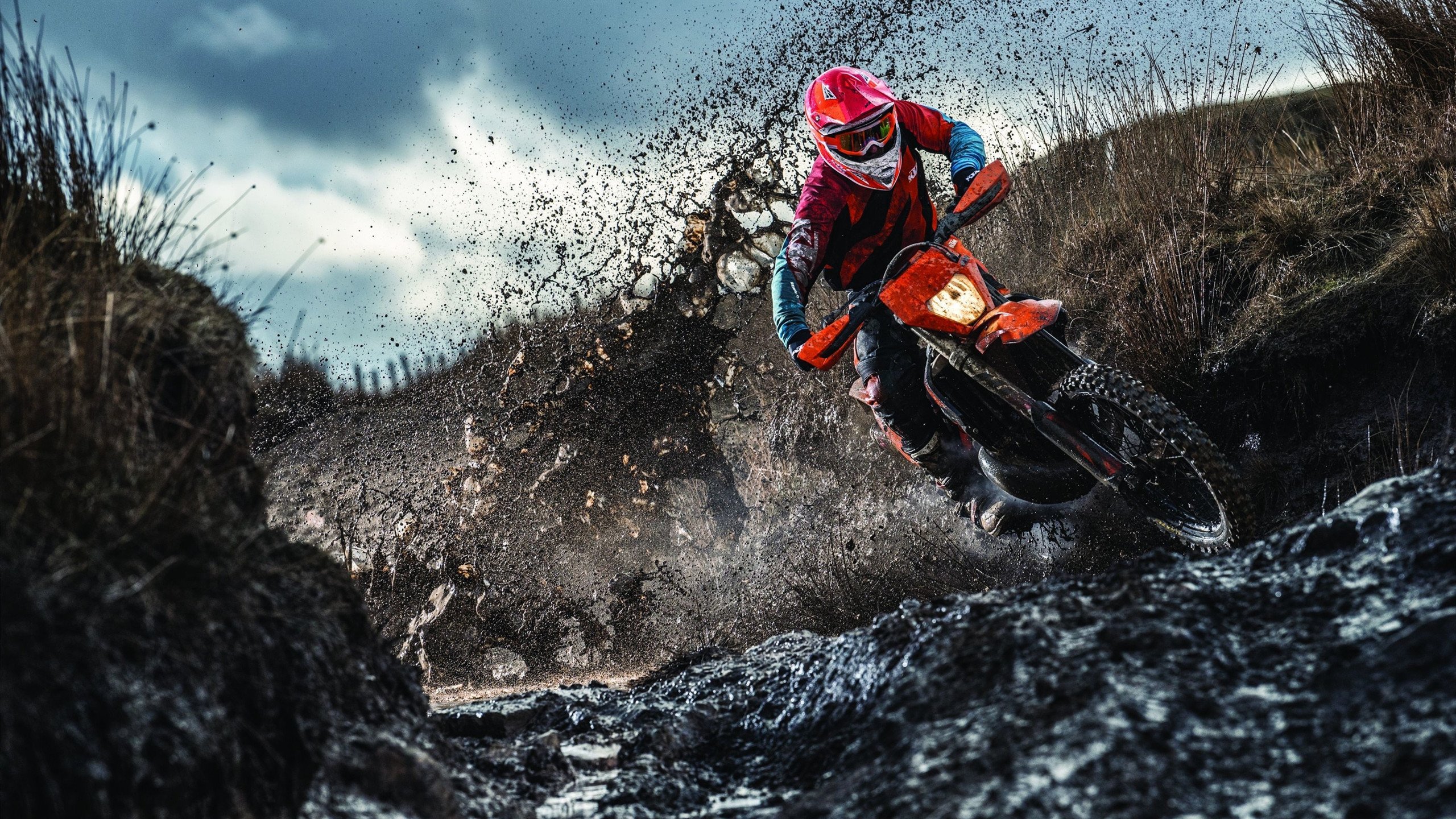 _城市夜空跑：点亮夜色，追逐梦想_，城市夜空高清壁纸