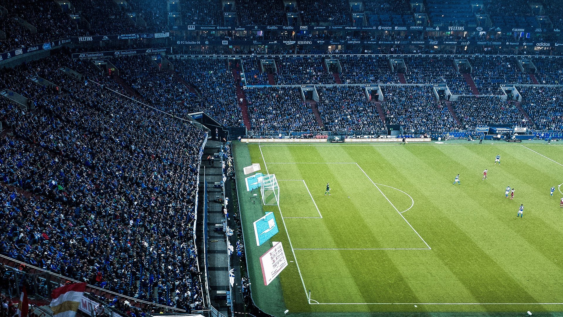 “青少年足球公益赛事广泛开展，推动体育普及”，青少年足球邀请赛